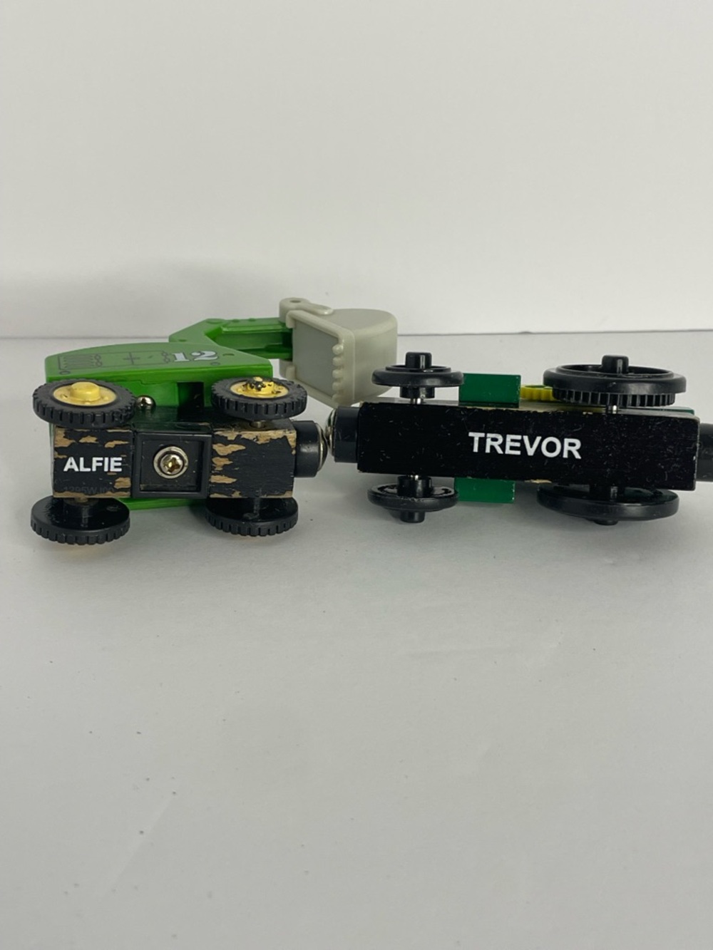 2003 Thomas And Friends Alfie Excavator and Trevor Traction Engine Wood Magnetic - Picture 2 of 13